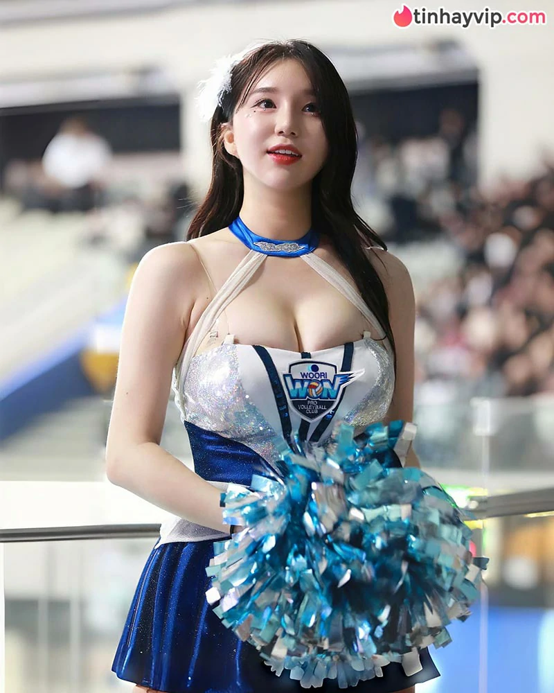 Cận cảnh vũ đạo bốc lửa của nữ thần Kim Hyun Young khiến khán đài bùng nổ