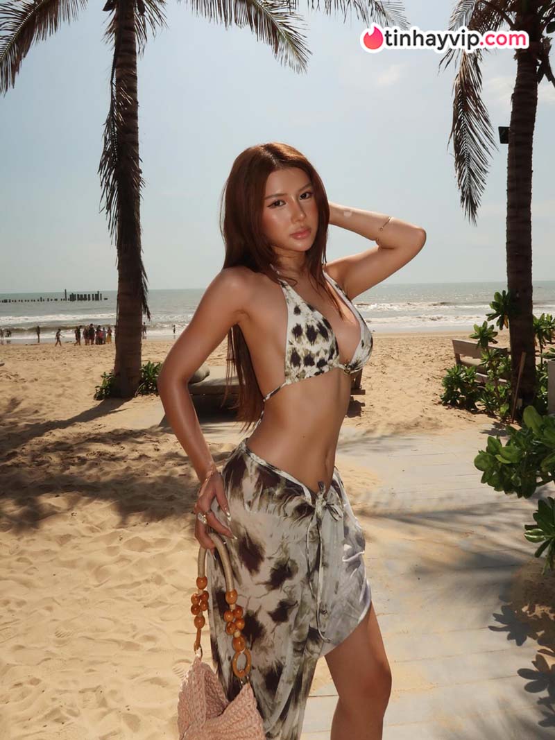 Hot TikToker Xuân Ca khoe trọn vóc dáng bốc lửa trong loạt ảnh chào hè đầy táo bạo