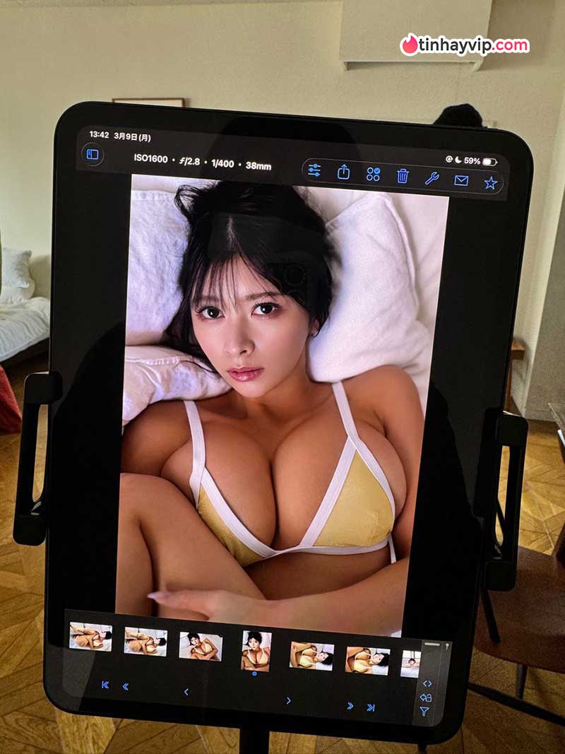 Yamada Ai diện bikini siêu nhỏ khoe vòng một quốc bảo