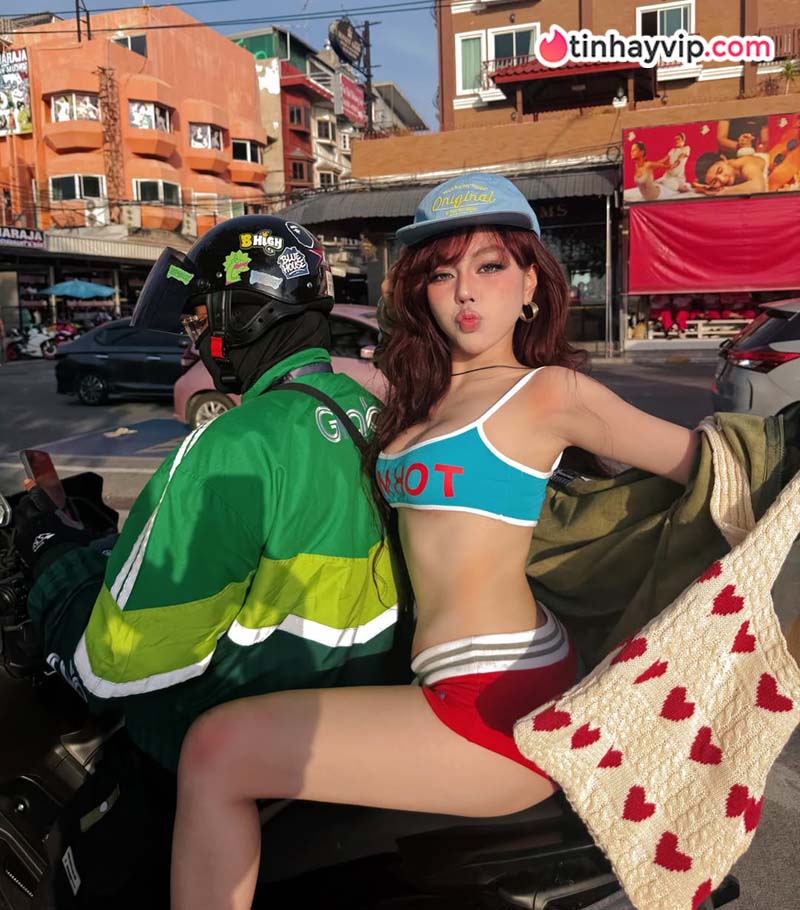 Hot TikToker Bảo Khuyên đốt mắt người nhìn với outfit kiệm vải tại xứ Chùa Vàng