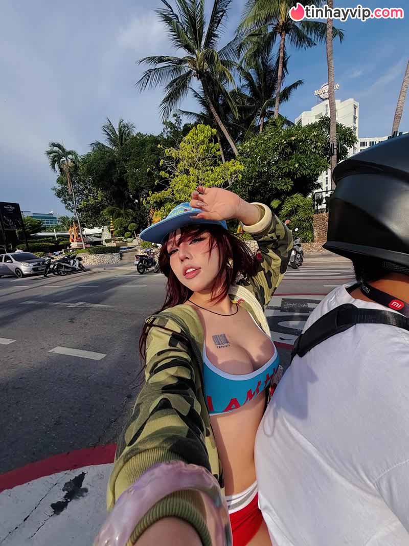 Hot TikToker Bảo Khuyên đốt mắt người nhìn với outfit kiệm vải tại xứ Chùa Vàng