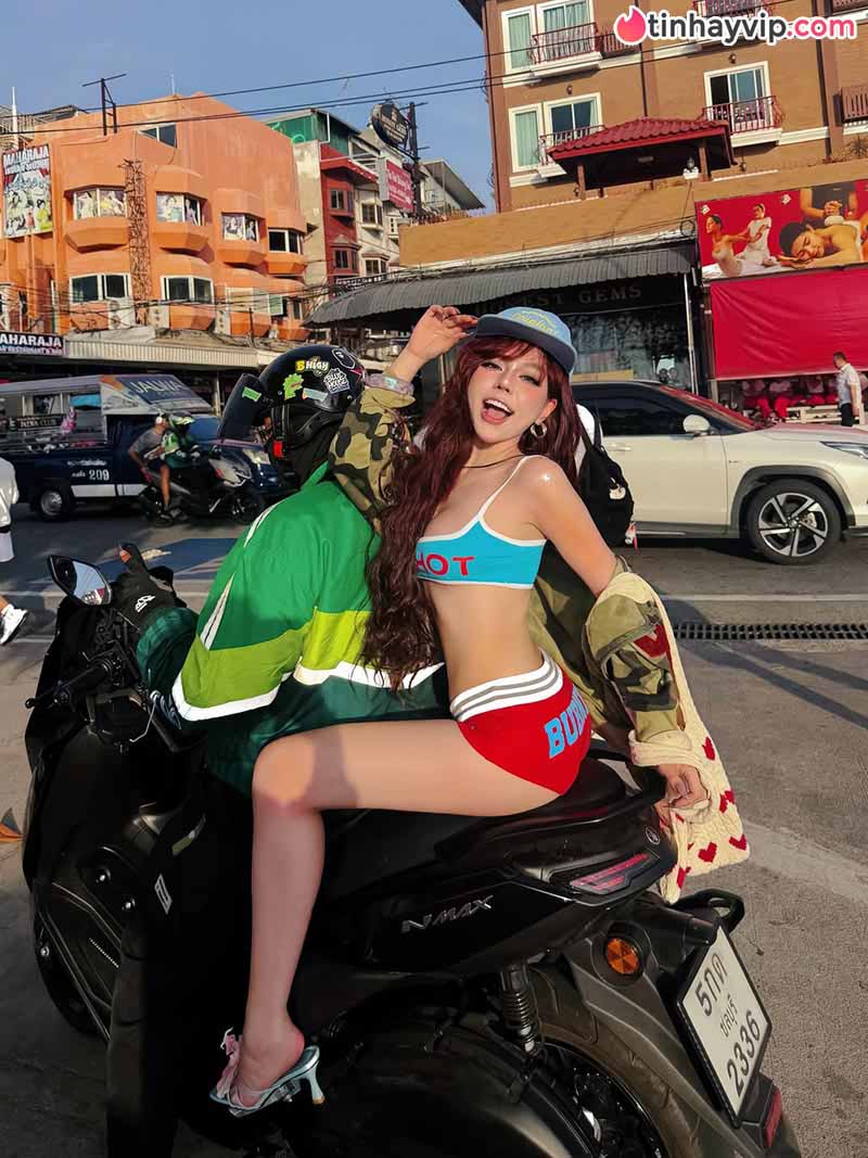 Hot TikToker Bảo Khuyên đốt mắt người nhìn với outfit kiệm vải tại xứ Chùa Vàng