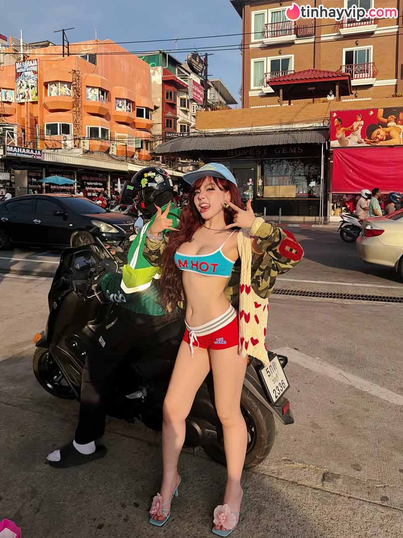 Hot TikToker Bảo Khuyên đốt mắt người nhìn với outfit kiệm vải tại xứ Chùa Vàng