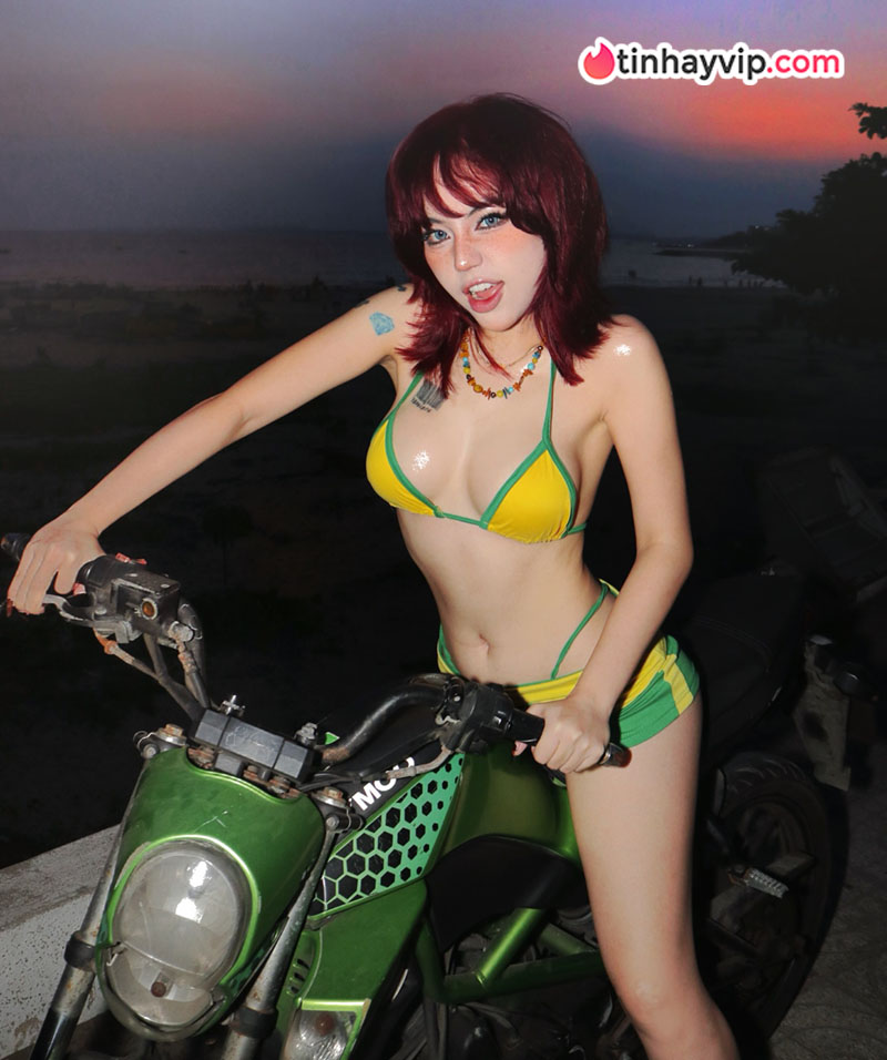 Hot TikToker Bảo Khuyên đốt mắt người nhìn với outfit kiệm vải tại xứ Chùa Vàng