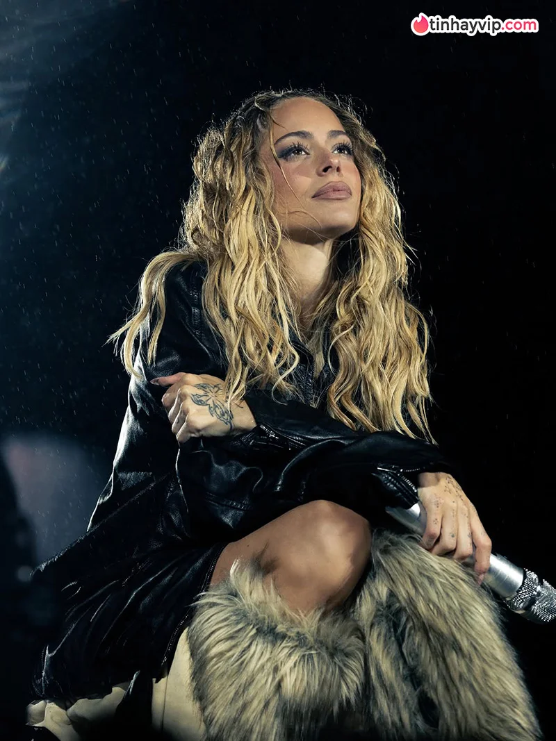 Tini là một ca sĩ Latin nổi tiếng