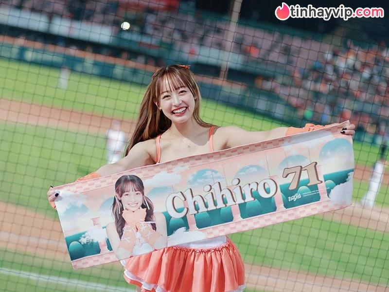 Rũ bỏ hình tượng nàng thơ, Chihiro quyết đốt cháy MXH với bộ bikini khoét sâu quyến rũ