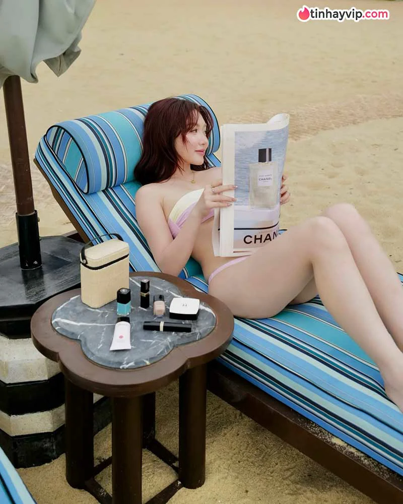 Chloe Nguyen khoe dáng bên biển cùng loạt đồ hiệu sang