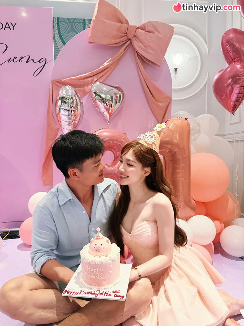 Nhan sắc tuổi 31 của Hòa Minzy thăng hạng rõ rệt bên chồng sắp cưới và con trai