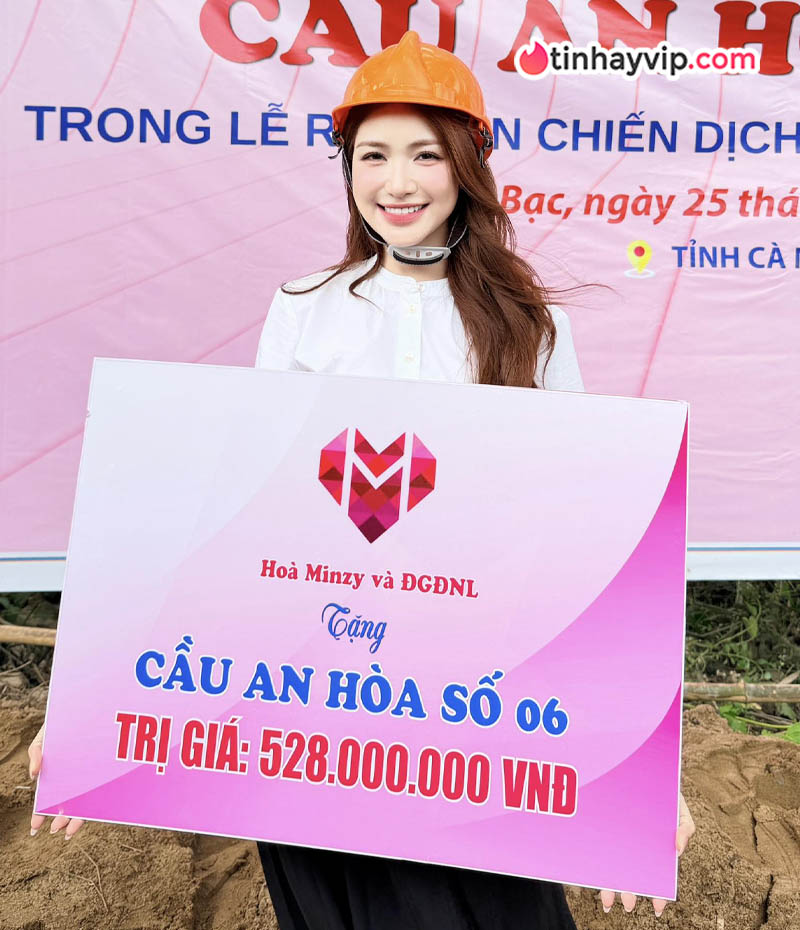 Nhan sắc tuổi 31 của Hòa Minzy thăng hạng rõ rệt bên chồng sắp cưới và con trai