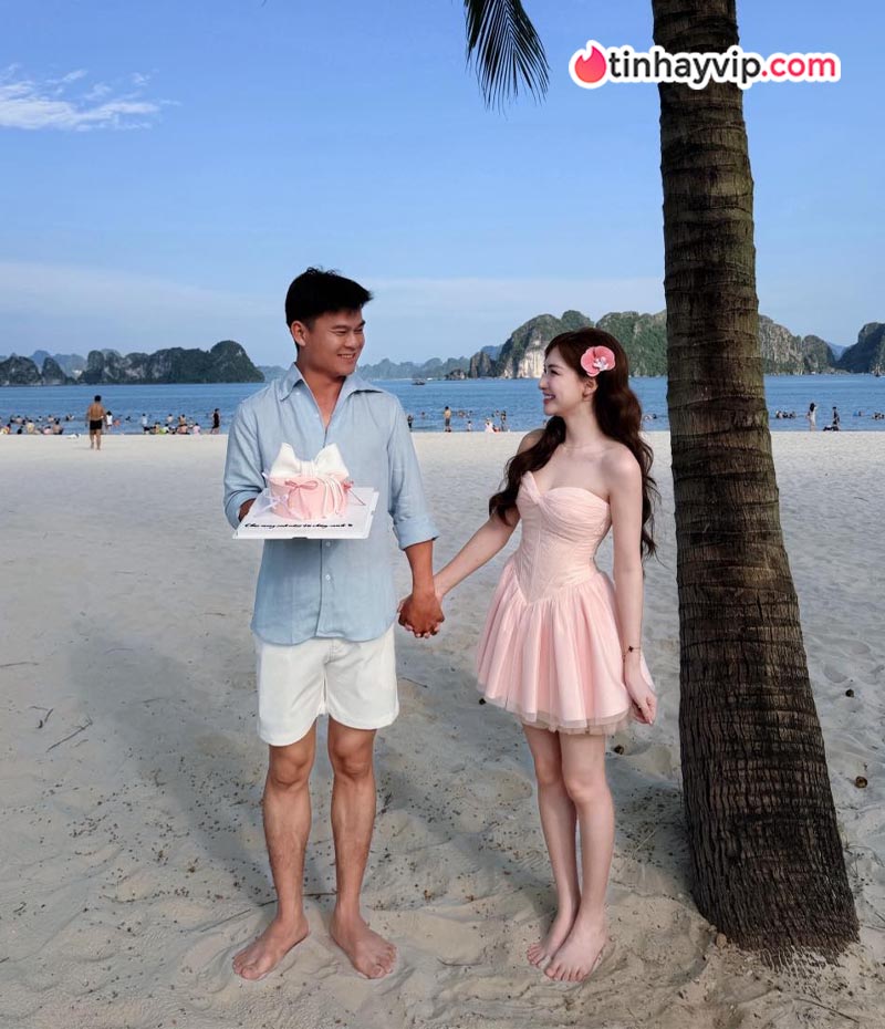 Nhan sắc tuổi 31 của Hòa Minzy thăng hạng rõ rệt bên chồng sắp cưới và con trai