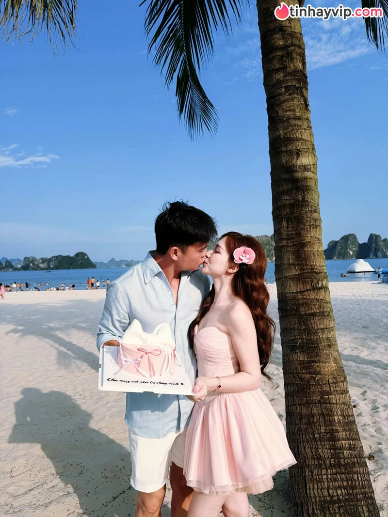 Nhan sắc tuổi 31 của Hòa Minzy thăng hạng rõ rệt bên chồng sắp cưới và con trai