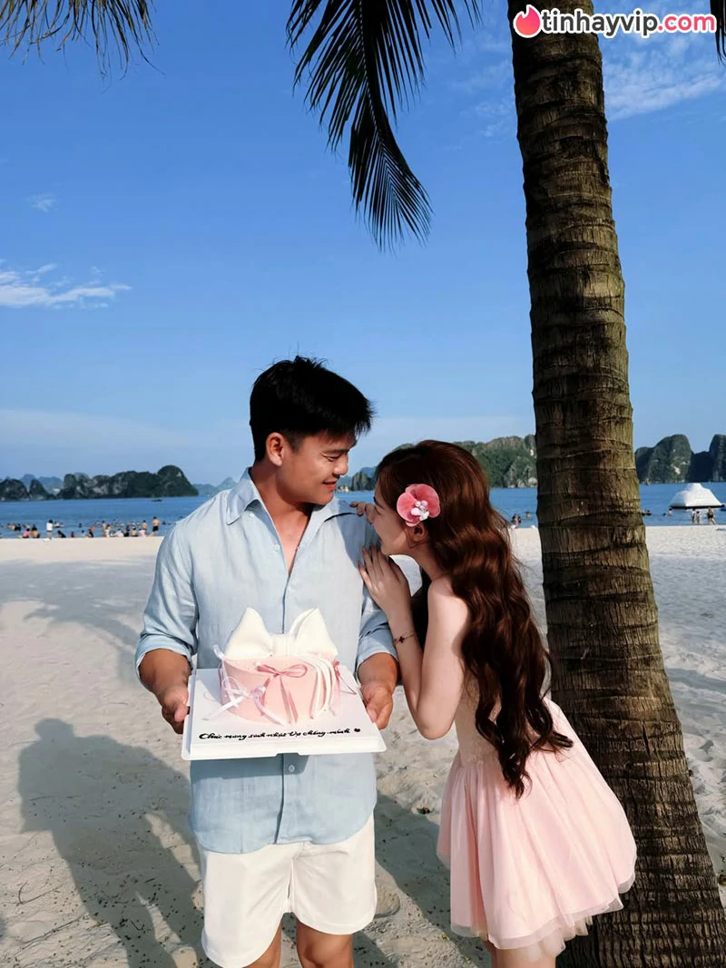 Nhan sắc tuổi 31 của Hòa Minzy thăng hạng rõ rệt bên chồng sắp cưới và con trai