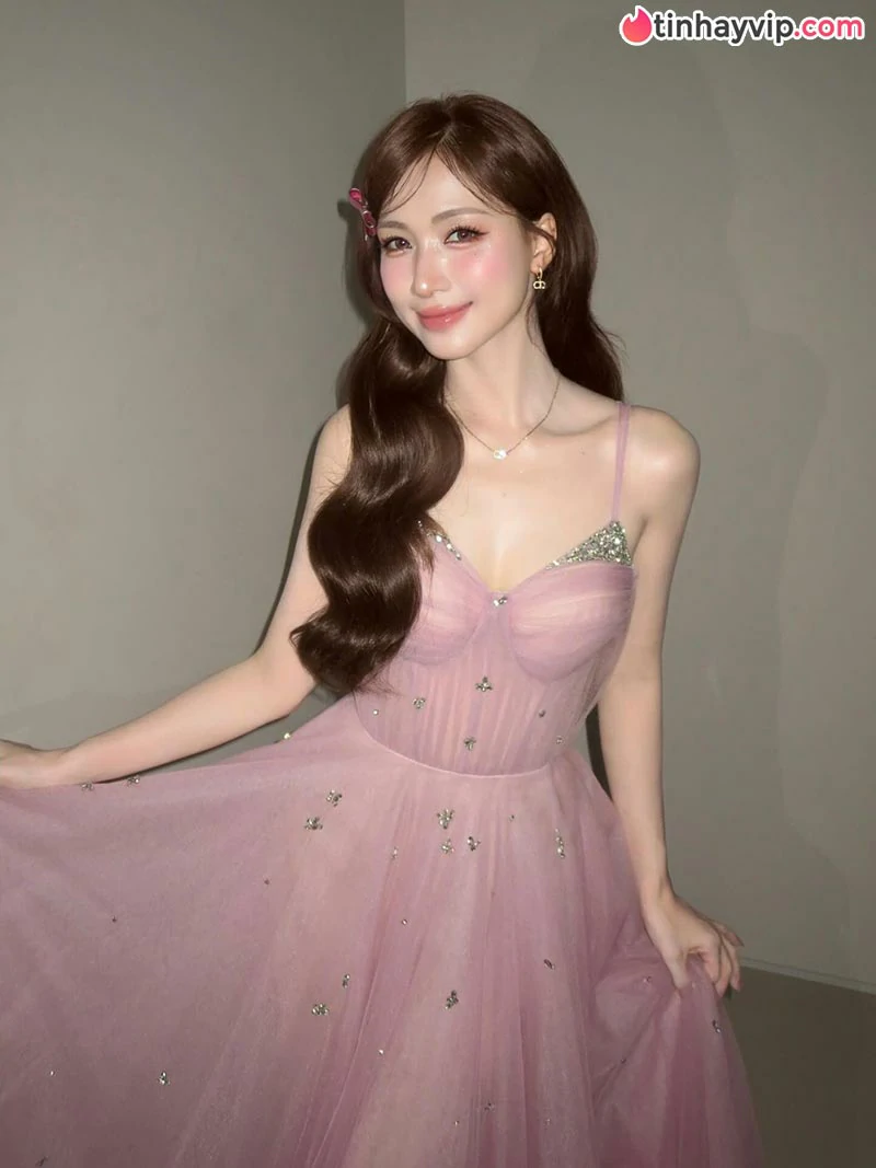 Nhan sắc tuổi 31 của Hòa Minzy thăng hạng rõ rệt bên chồng sắp cưới và con trai