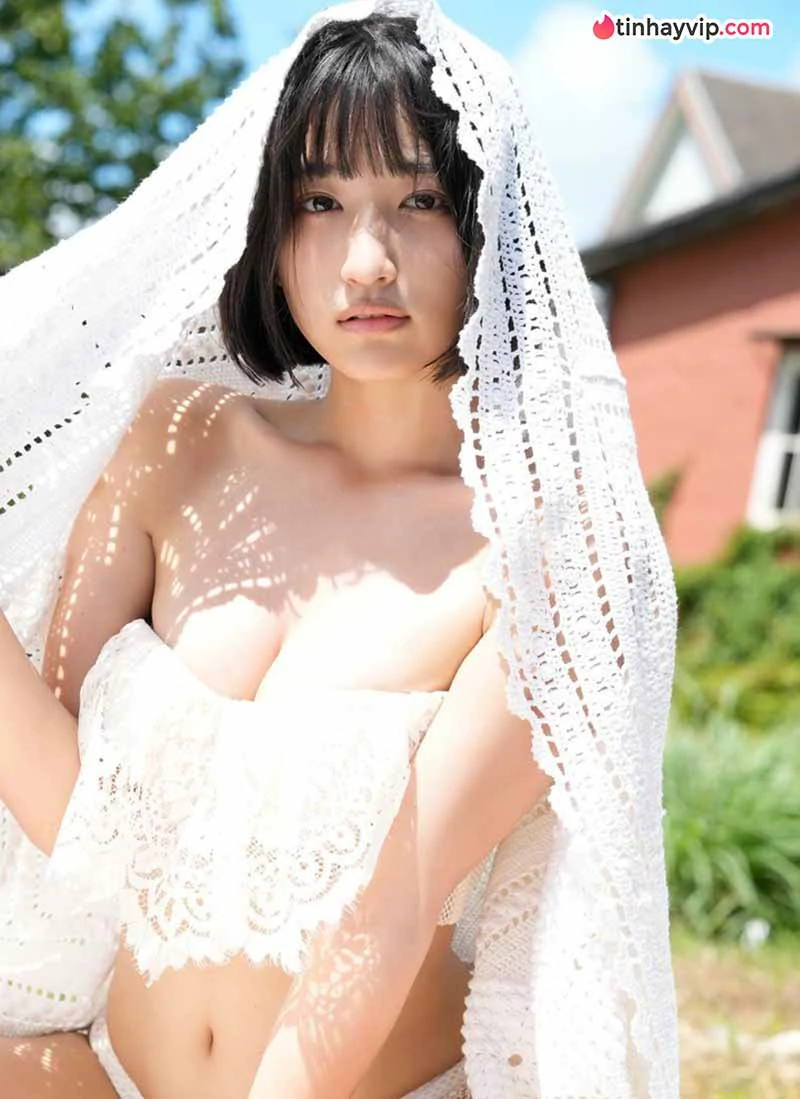 Hitomi Mizuno gây sốt với bộ sách ảnh áo tắm mới nhất