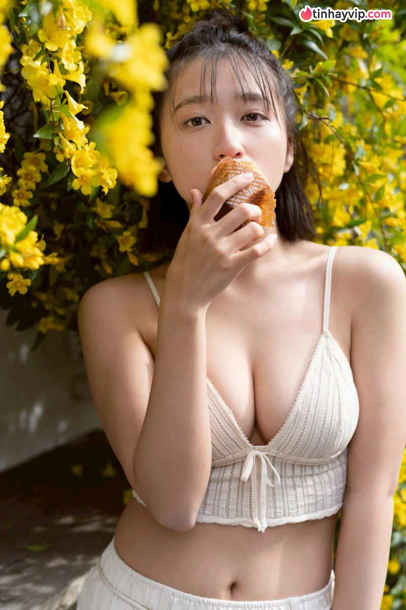 Hitomi Mizuno gây sốt với bộ sách ảnh áo tắm mới nhất