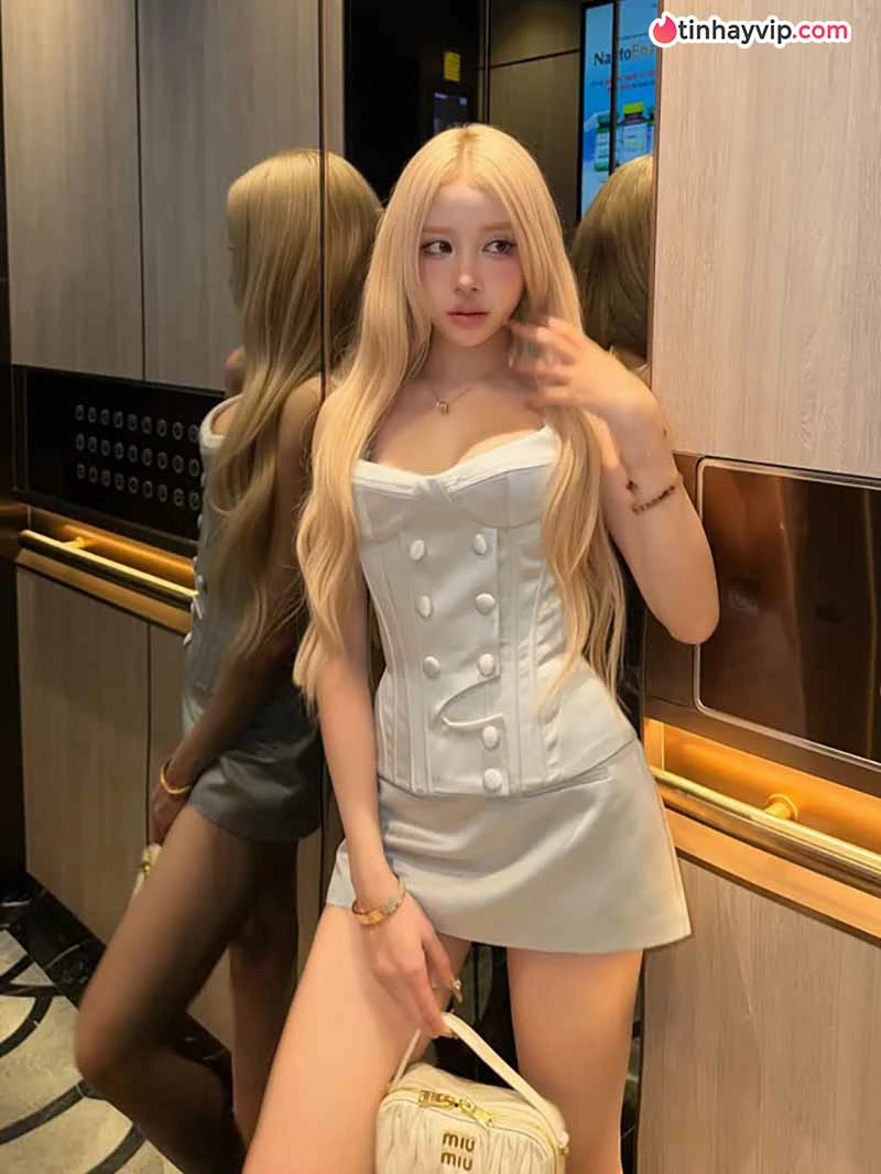 Hot Girl Việt Nam: Top 12 gương mặt đình đám hiện nay