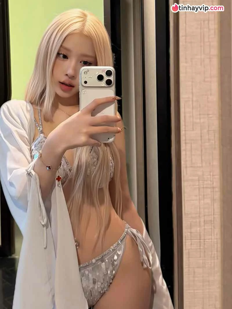 Hot Girl Việt Nam: Top 12 gương mặt đình đám hiện nay