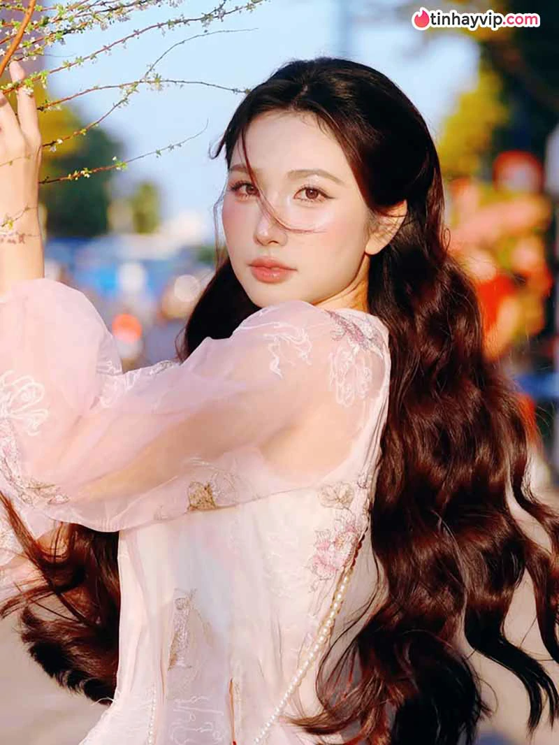 Hot Girl Việt Nam: Top 12 gương mặt đình đám hiện nay