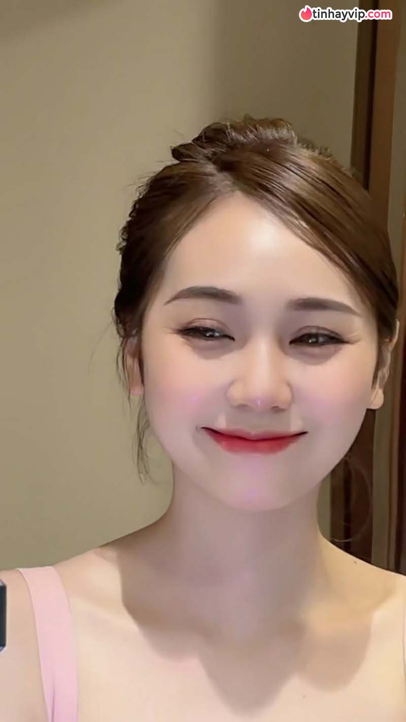 Hot Girl Việt Nam: Top 12 gương mặt đình đám hiện nay