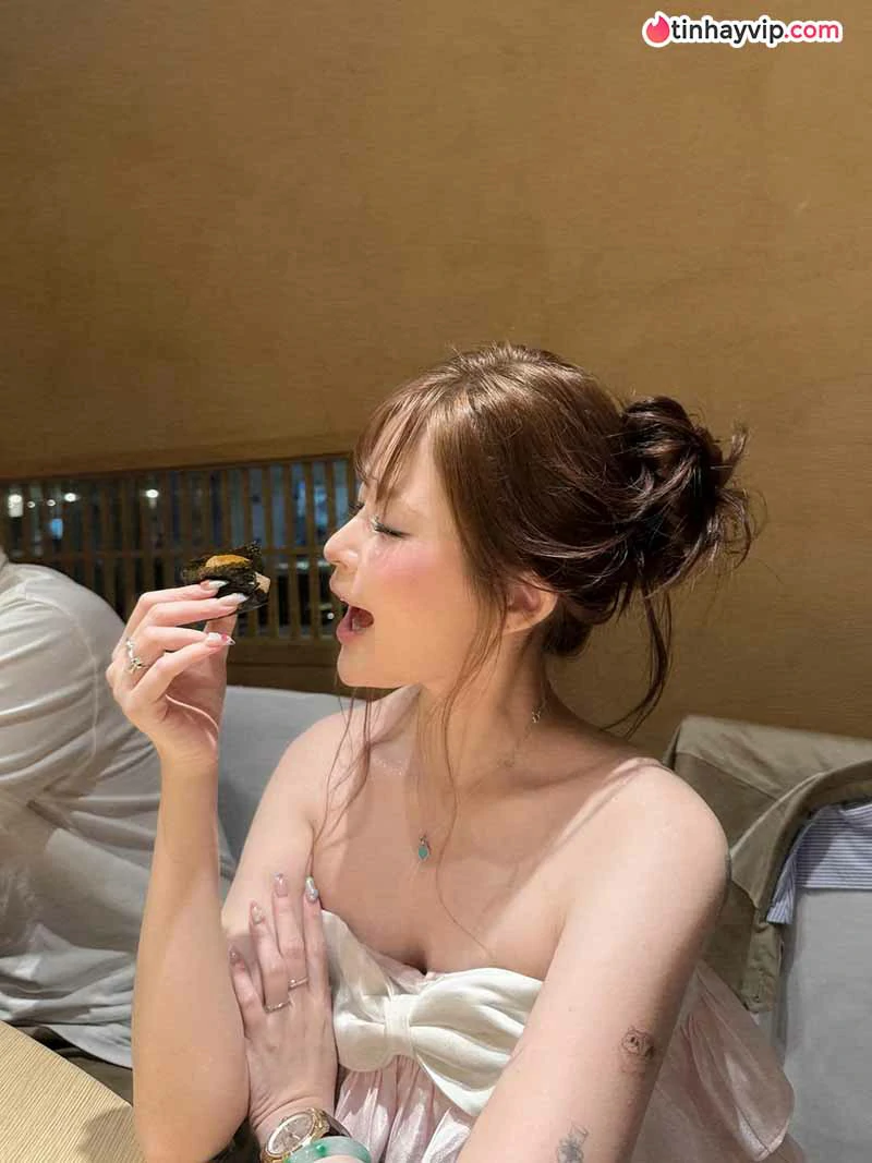 Hot Girl Việt Nam: Top 12 gương mặt đình đám hiện nay