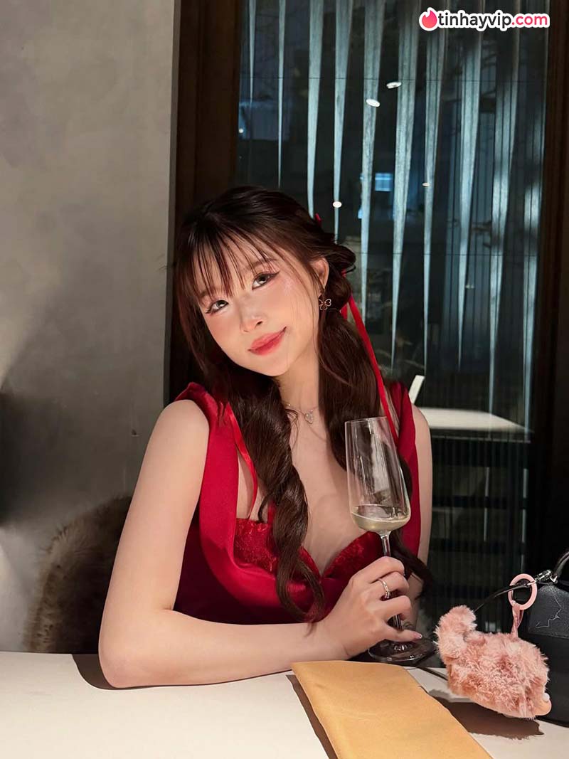 Hot Girl Việt Nam: Top 12 gương mặt đình đám hiện nay