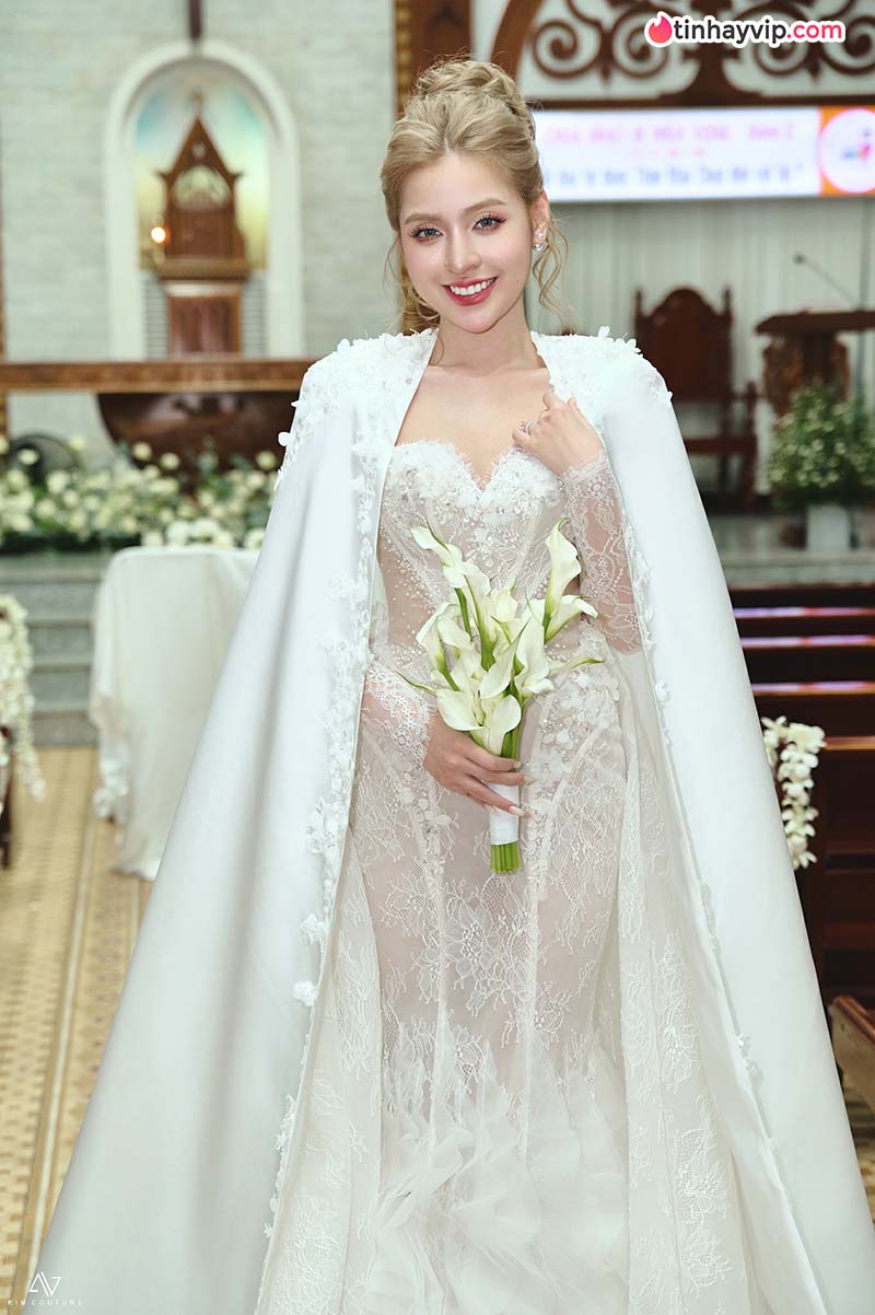 Hot Girl Việt Nam: Top 12 gương mặt đình đám hiện nay