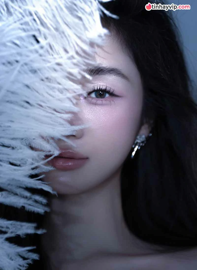 Jun Vũ tung ảnh thiên thần gợi cảm nhân dịp đón tuổi mới