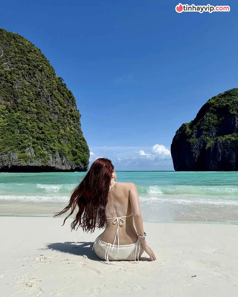 Karty Chang khoe sắc vóc nóng bỏng, quyến rũ bên bãi biển