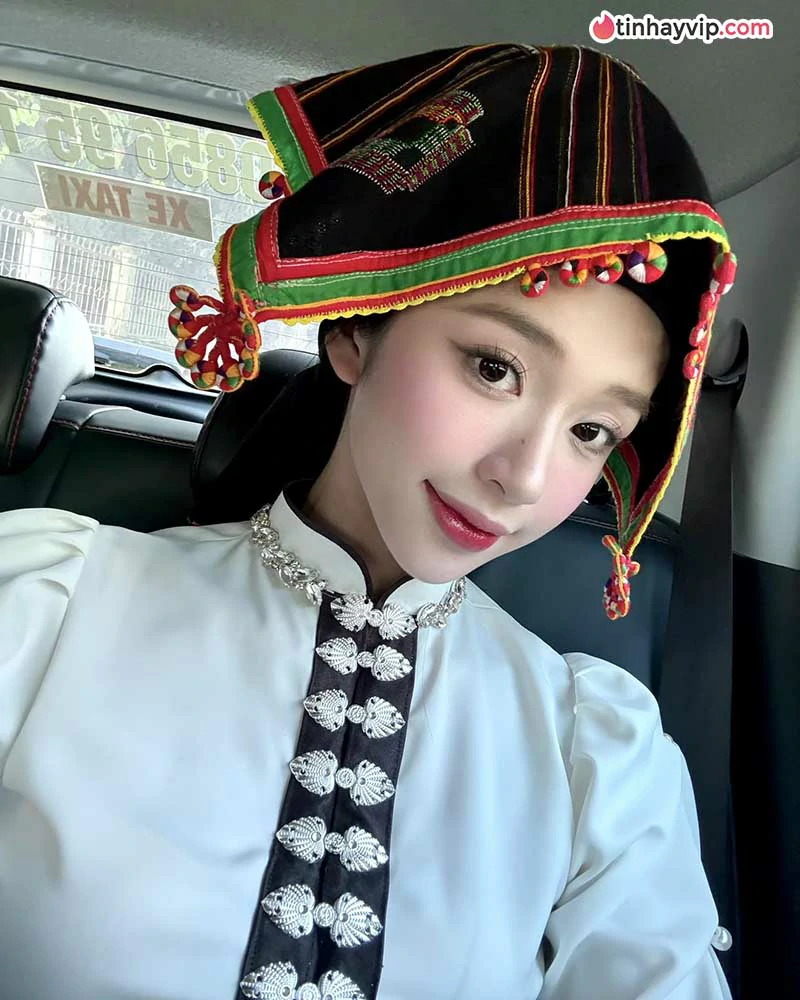Karty Chang khoe sắc vóc nóng bỏng, quyến rũ bên bãi biển