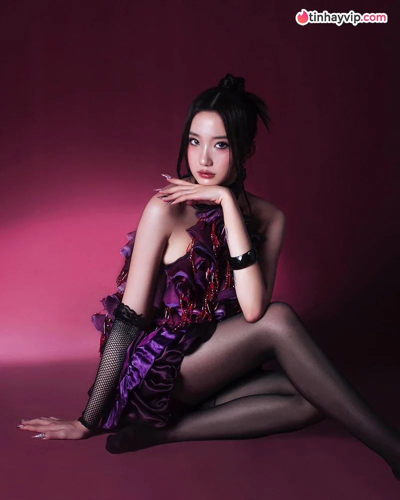 Phong cách sang trọng chuyên nghiệp của nàng mẫu ảnh Huyền 2k4
