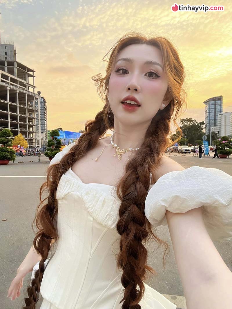 Lê Thị Thanh khoe sắc vóc dịu dàng trong bộ ảnh đầm lụa
