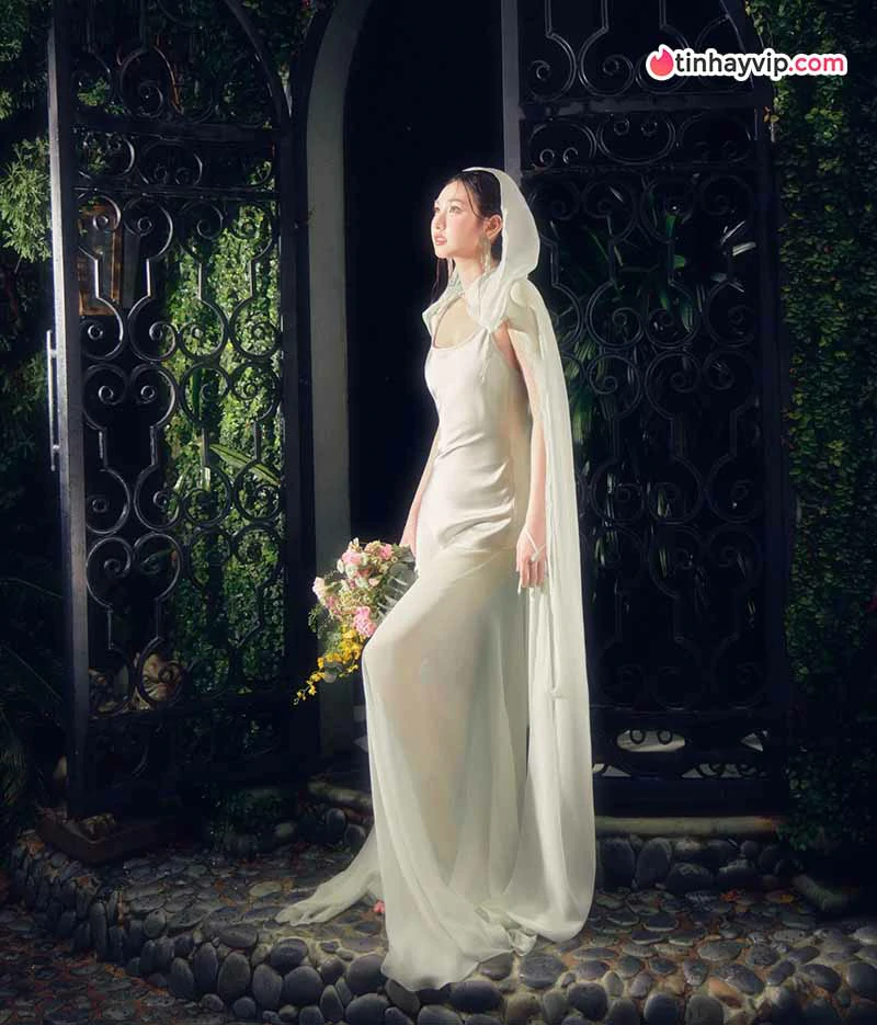 Lê Thị Thanh khoe sắc vóc dịu dàng trong bộ ảnh đầm lụa