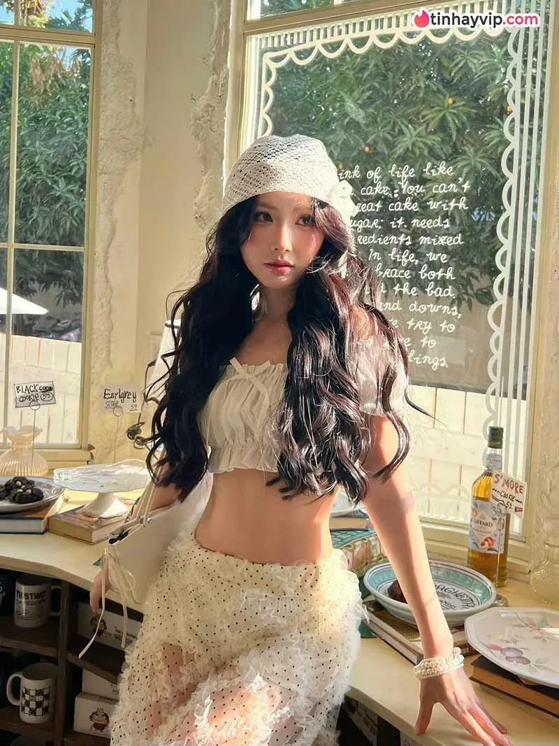 Lê Thị Thanh khoe sắc vóc dịu dàng trong bộ ảnh đầm lụa