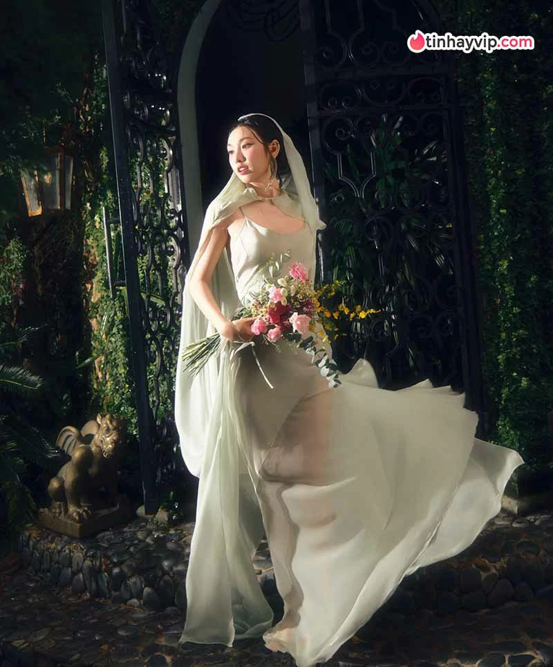 Lê Thị Thanh khoe sắc vóc dịu dàng trong bộ ảnh đầm lụa
