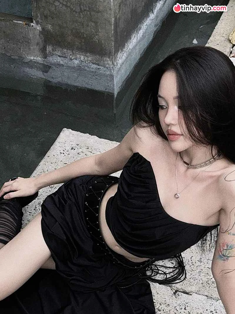 Linh Ngọc Đàm khoe trọn cá tính độc lạ trong loạt ảnh mới