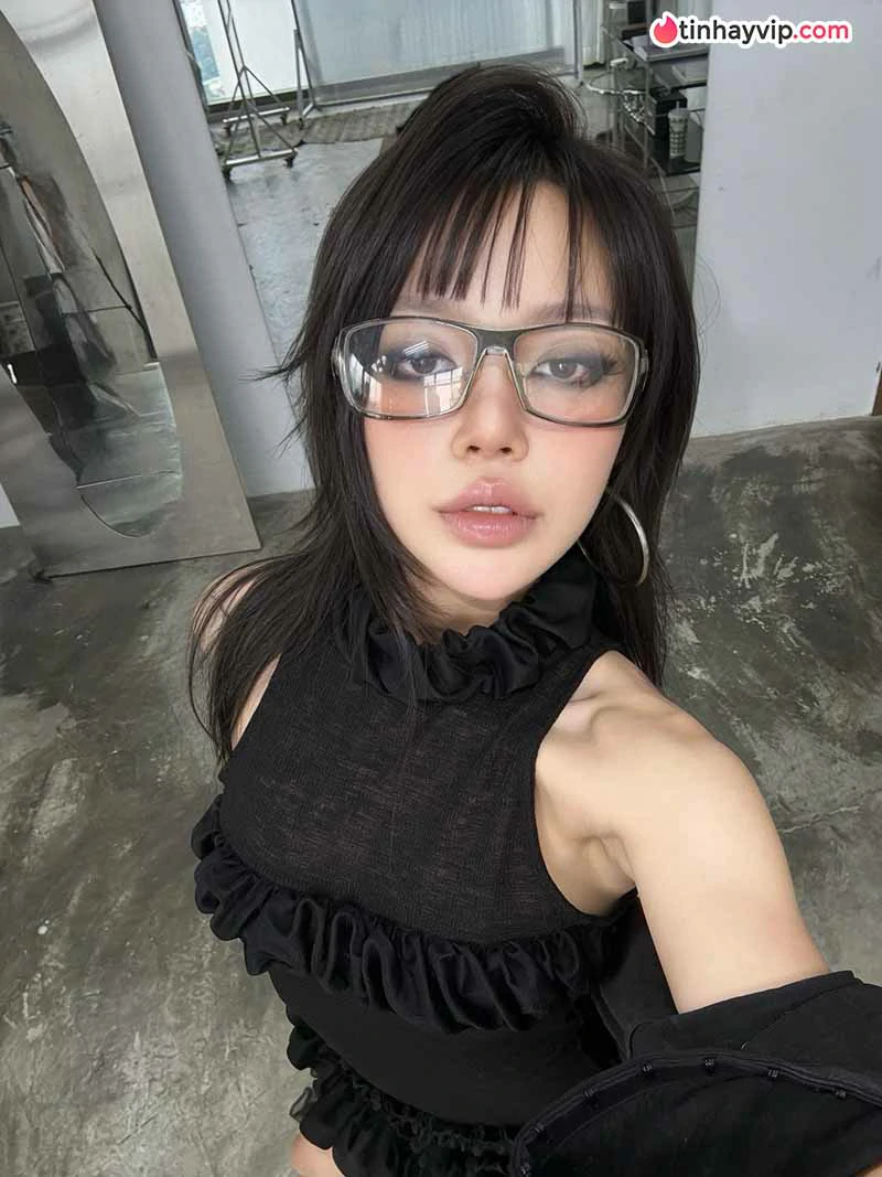 Linh Ngọc Đàm khoe trọn cá tính độc lạ trong loạt ảnh mới