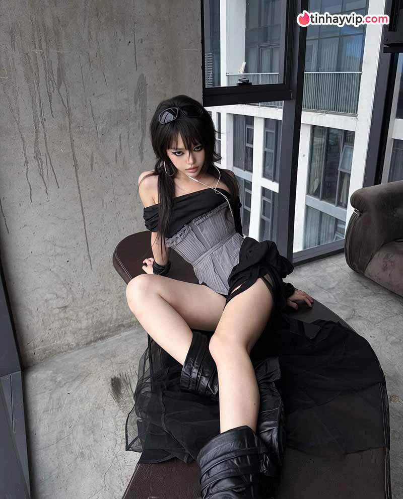 Linh Ngọc Đàm khoe trọn cá tính độc lạ trong loạt ảnh mới