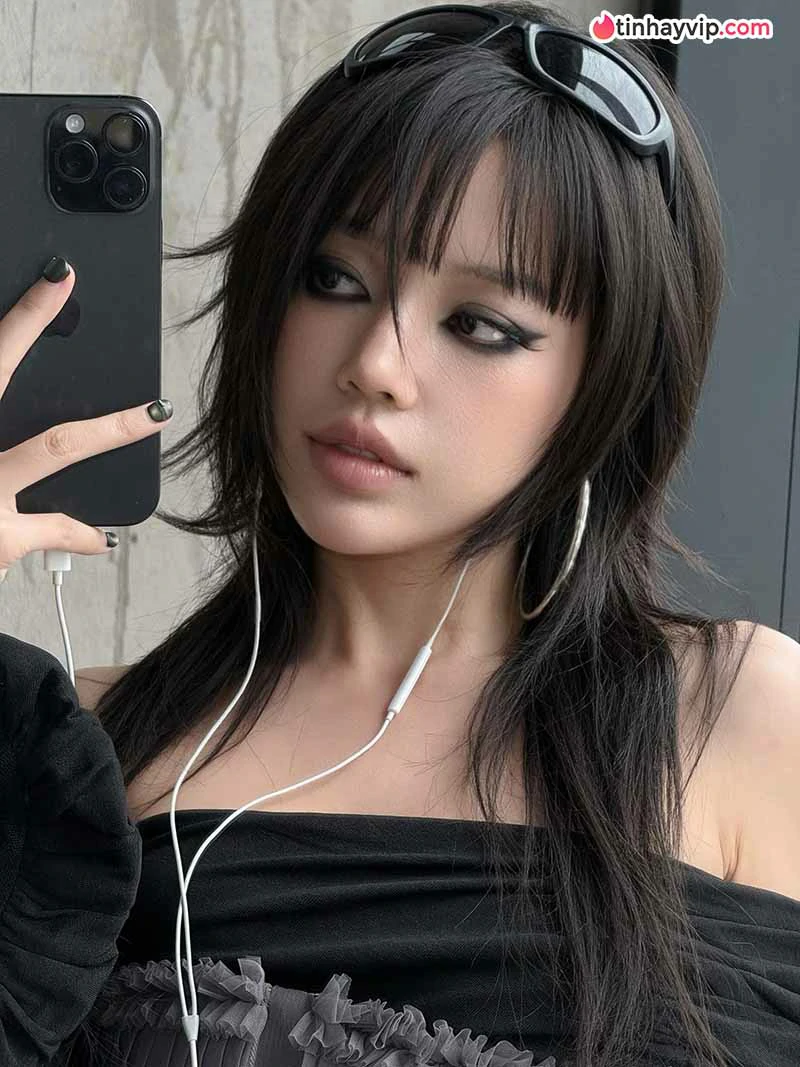 Linh Ngọc Đàm khoe trọn cá tính độc lạ trong loạt ảnh mới