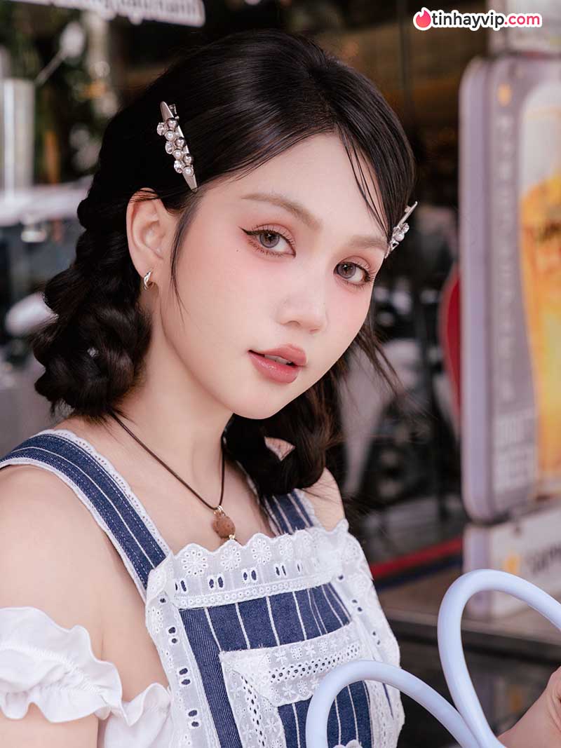 Ngọc Trinh khoe đường cong trong bộ bikini táo bạo ngày hè