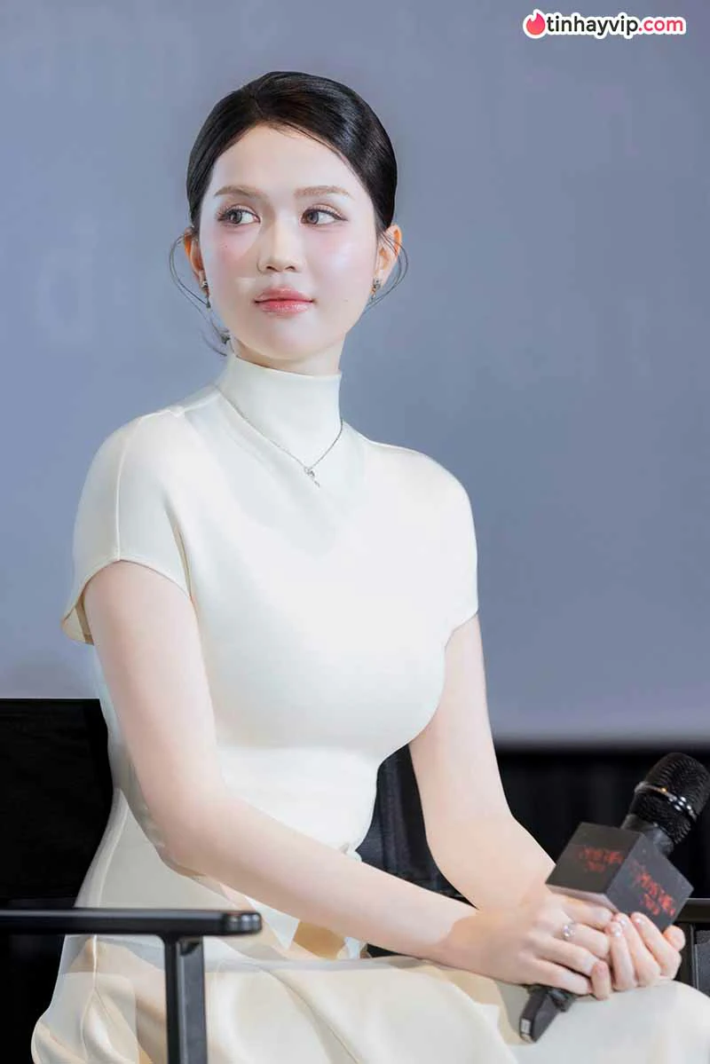 Ngọc Trinh là ai? Hành trình định hình phong cách quyến rũ