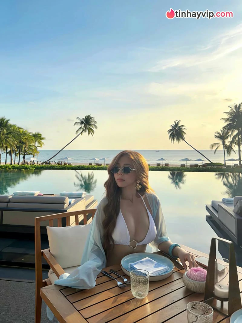 Nàng thơ Phạm Thị Quế Nhi thiêu đốt mọi ánh nhìn với bộ ảnh bikini nóng bỏng