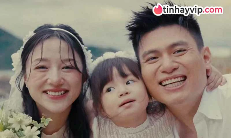 Salim - Tiểu sử hot girl Hà Thành đến hot mom quyến rũ