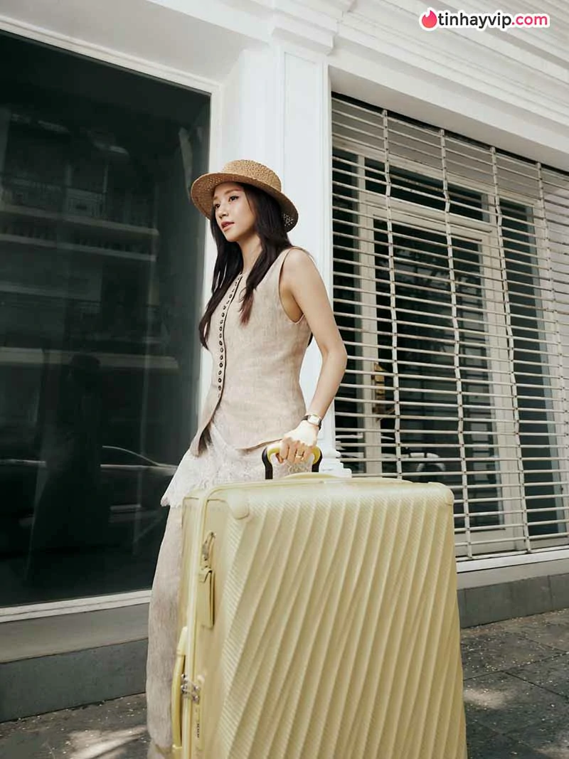 Salim - Tiểu sử hot girl Hà Thành đến hot mom quyến rũ