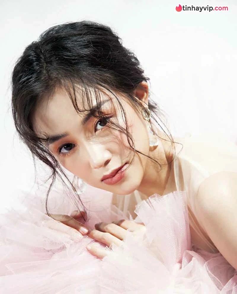 Salim - Tiểu sử hot girl Hà Thành đến hot mom quyến rũ