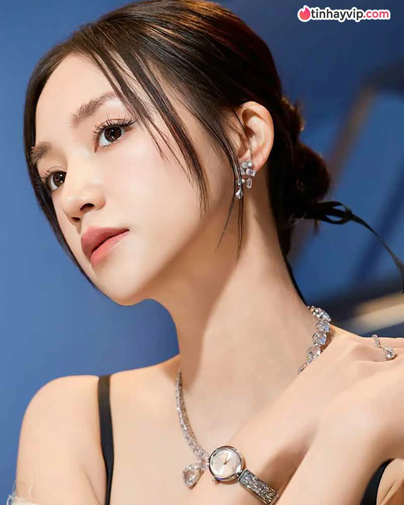 Salim - Tiểu sử hot girl Hà Thành đến hot mom quyến rũ