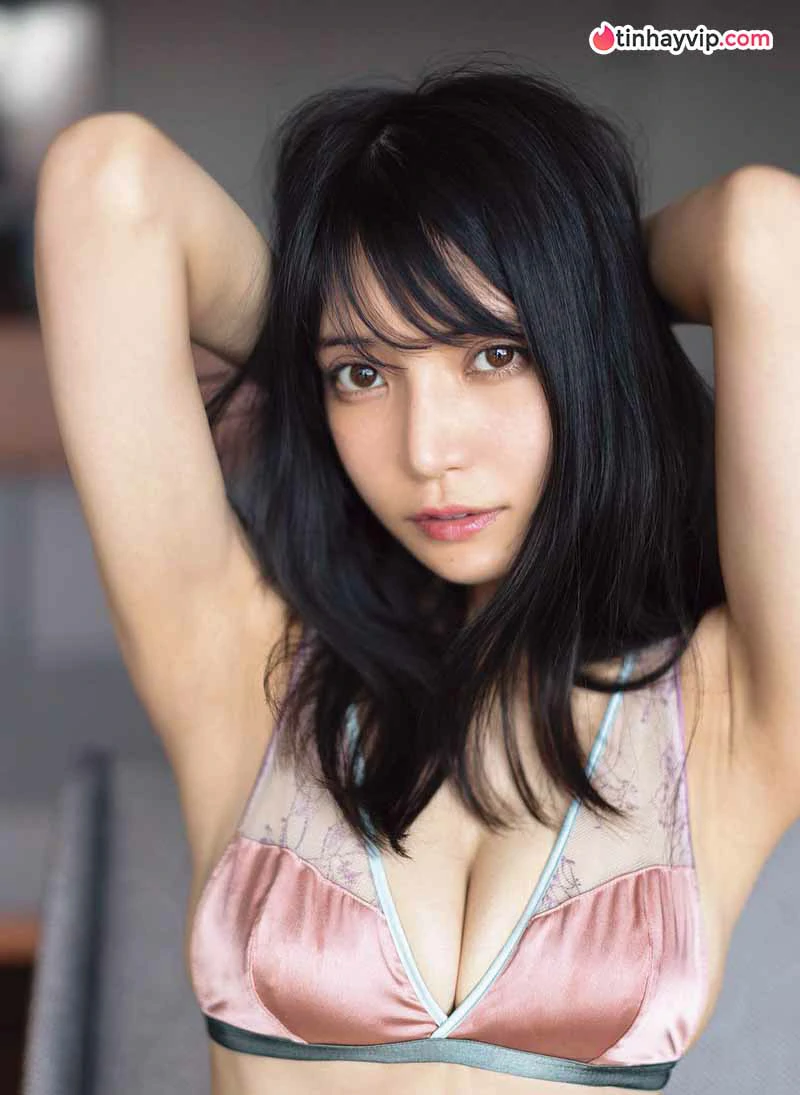 Sayaka Nitori khoe đường cong quyến rũ trên tạp chí