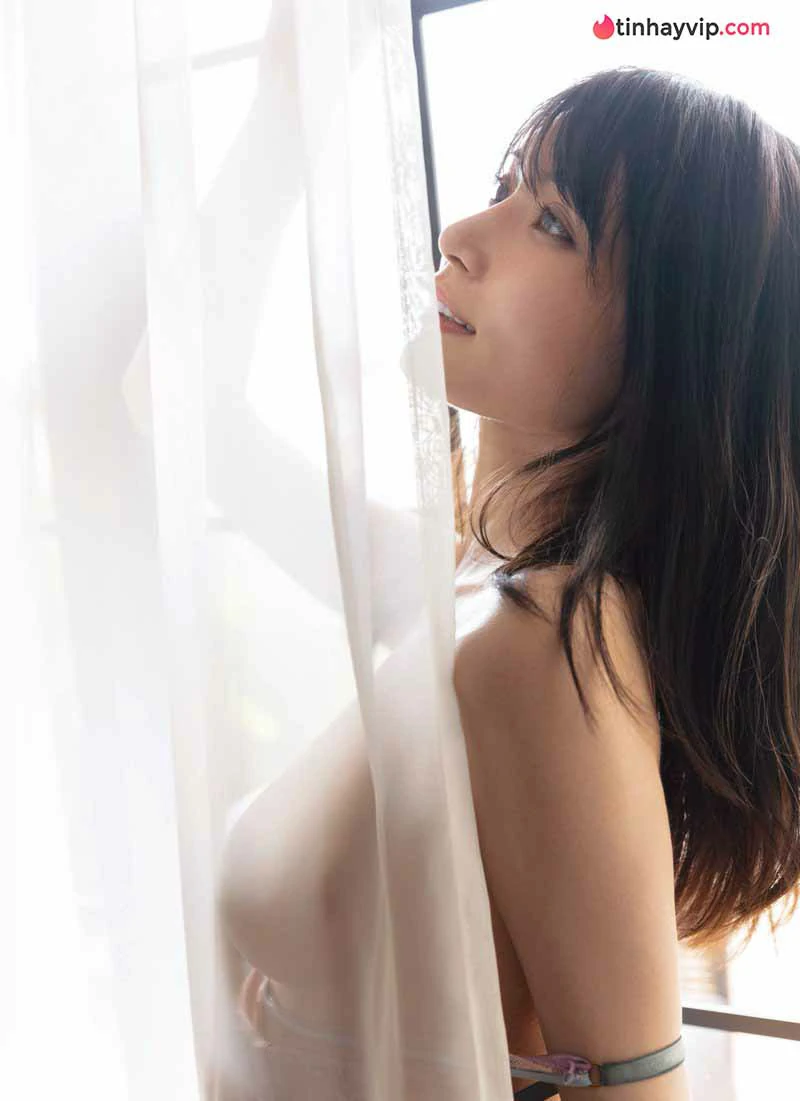 Sayaka Nitori khoe đường cong quyến rũ trên tạp chí