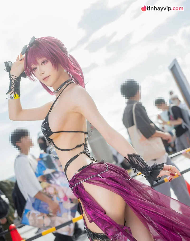 Ngắm trọn nét quyến rũ đa sầu đa cảm của bóng hồng giới cosplay 18+
