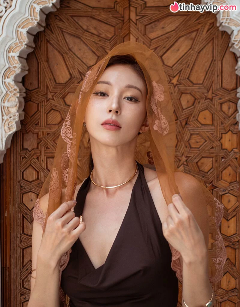 Siêu mẫu Kim Bora gây bão cõi mạng với loạt ảnh áo tắm đón hè đầy gợi cảm