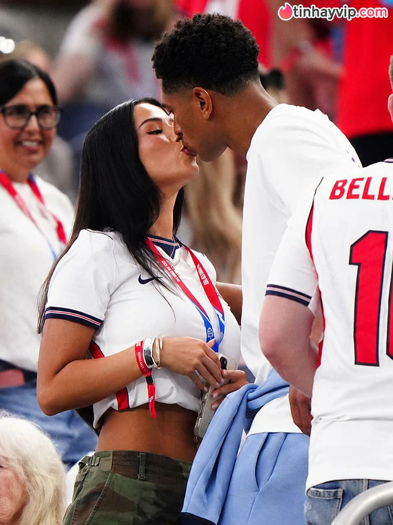 Top 10 nàng WAGs nóng bỏng nhất 2026: Từ vợ Messi đến bạn gái Neymar